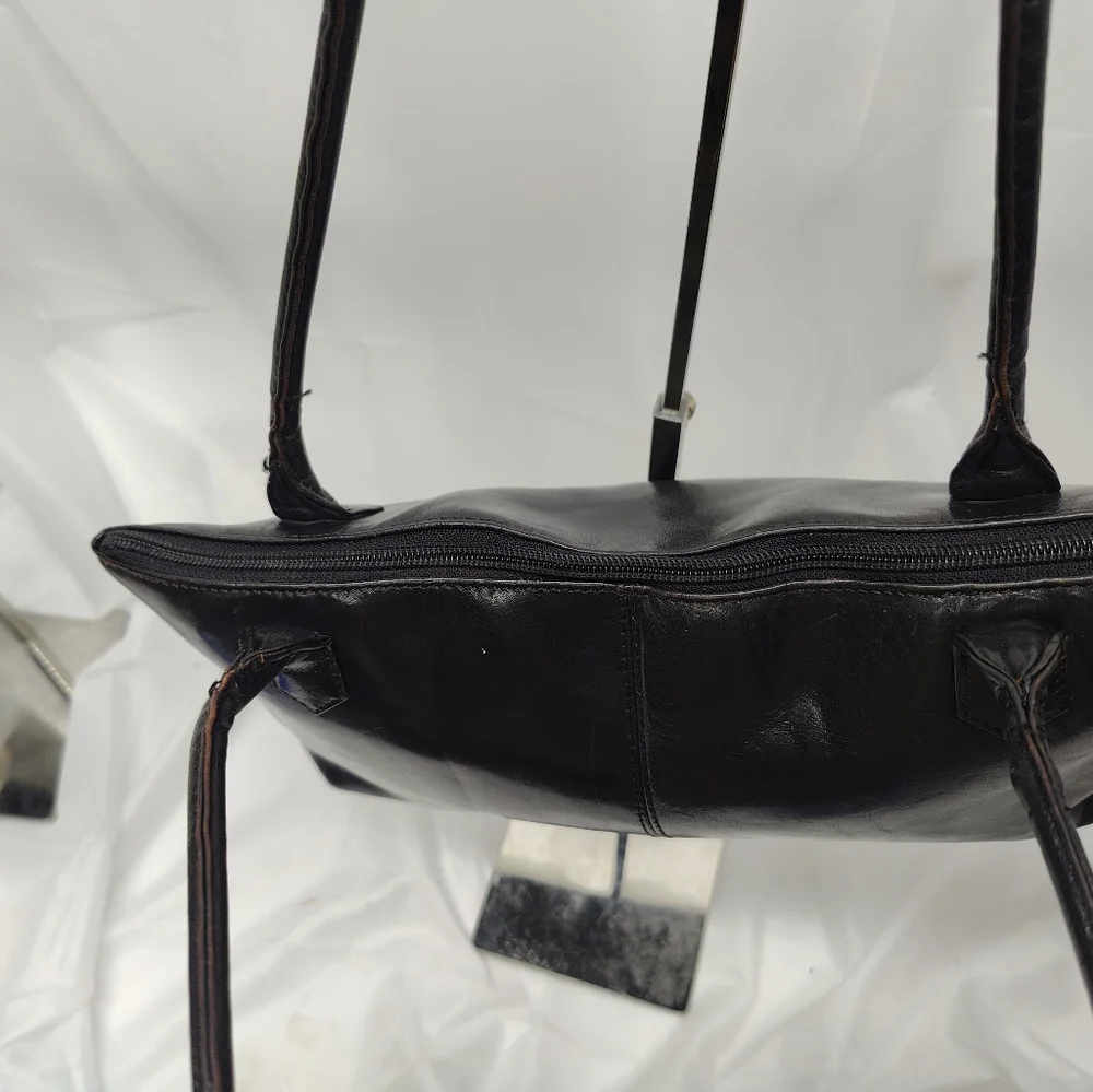Vintage HOBO INT. Lola Tote Bag Black polished leather / brown wear highlights - Picture 9 of 10